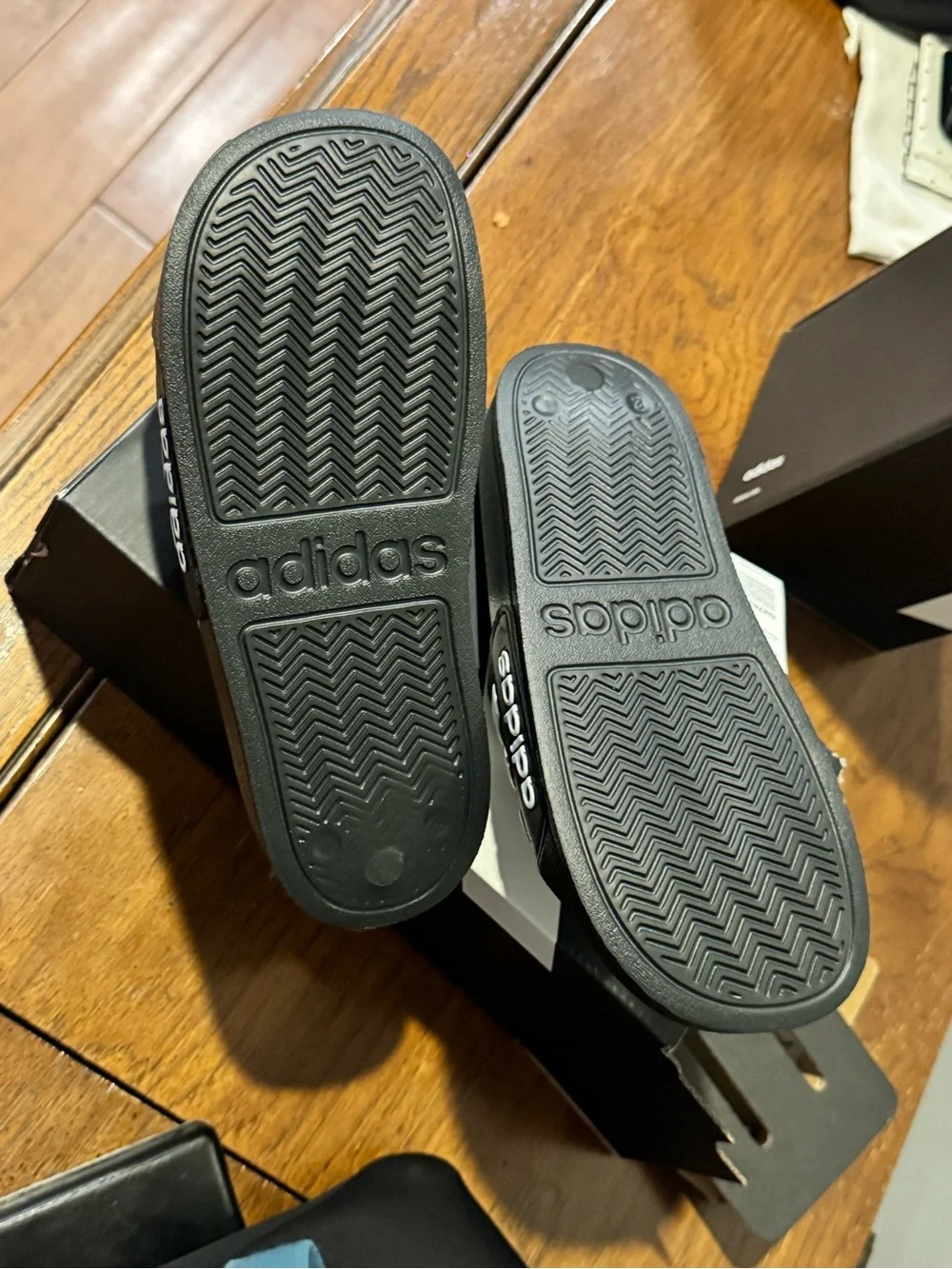 BRAND NEW! Kids adidas Black and White Slide with Three-Stripe Strap - size 2